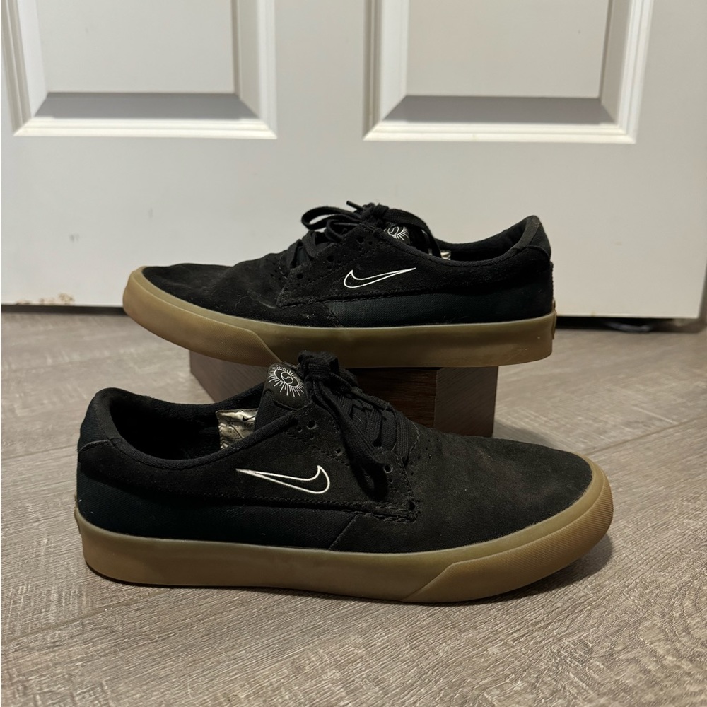 Men’s Nike shoes